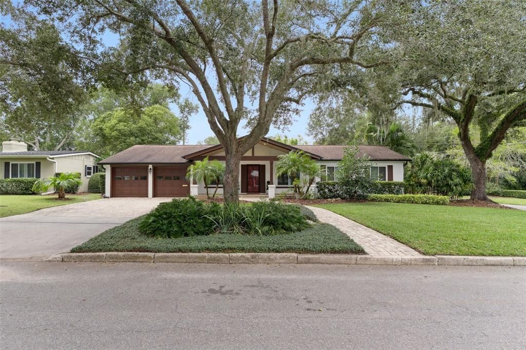 For Sale: $899,900 (5 beds, 3 baths, 2188 Square Feet)