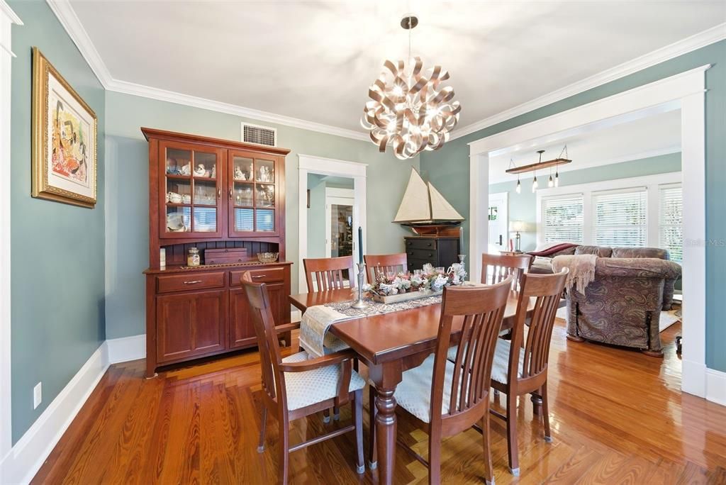 For Sale: $1,050,000 (4 beds, 3 baths, 3032 Square Feet)