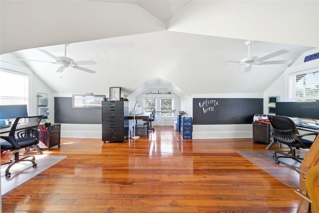 For Sale: $1,050,000 (4 beds, 3 baths, 3032 Square Feet)