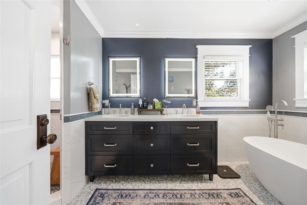 For Sale: $1,050,000 (4 beds, 3 baths, 3032 Square Feet)