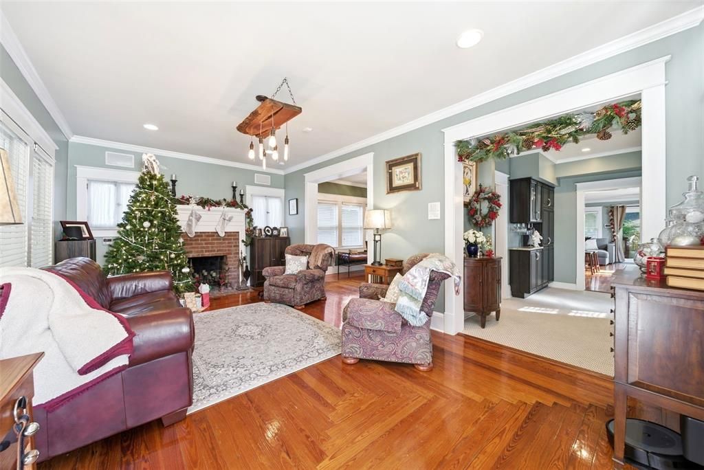 For Sale: $1,050,000 (4 beds, 3 baths, 3032 Square Feet)