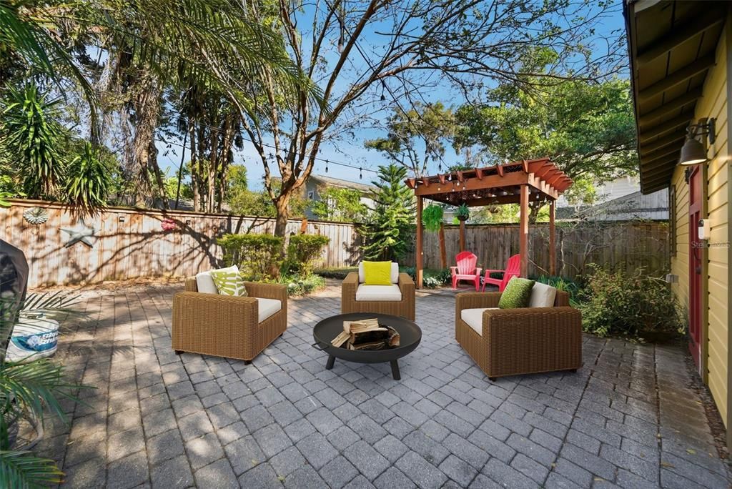 For Sale: $1,050,000 (4 beds, 3 baths, 3032 Square Feet)