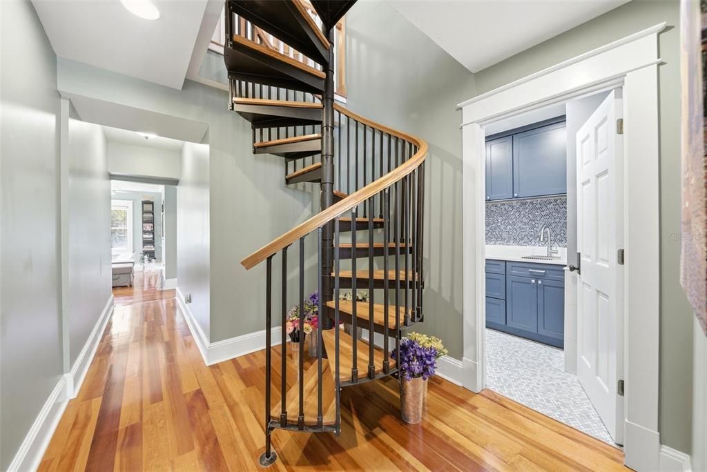 For Sale: $1,050,000 (4 beds, 3 baths, 3032 Square Feet)