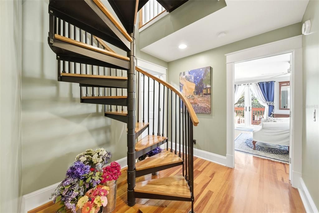 For Sale: $1,050,000 (4 beds, 3 baths, 3032 Square Feet)