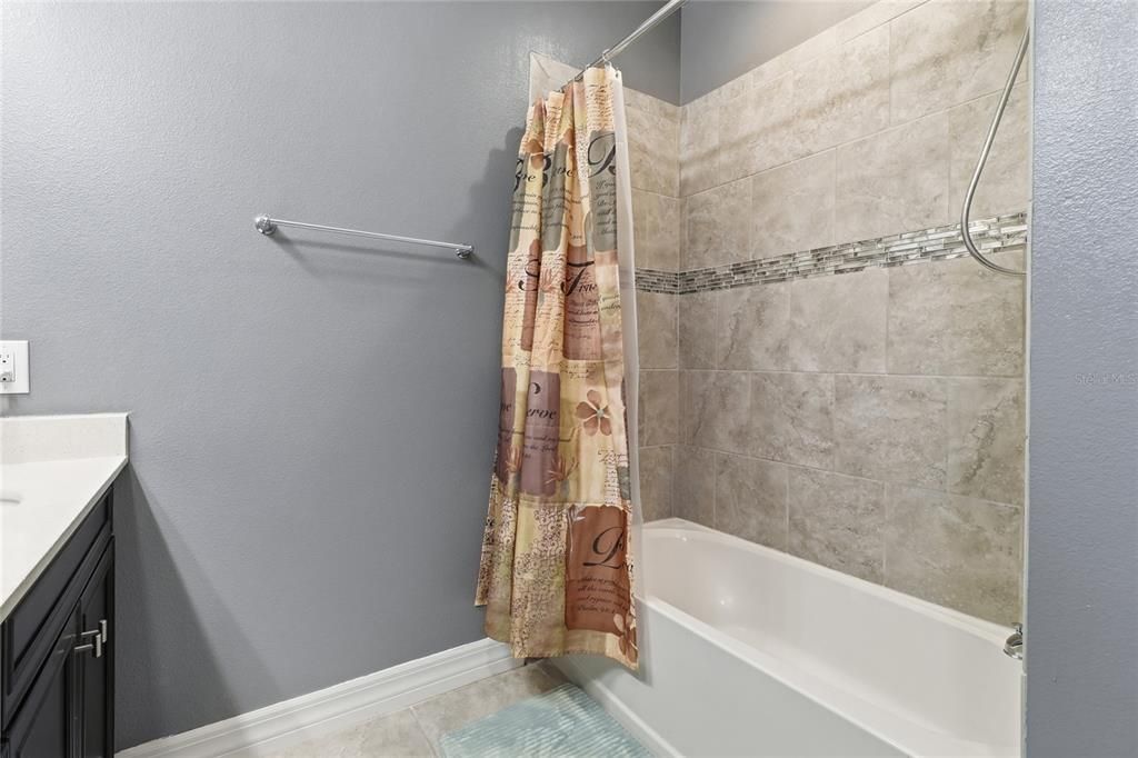 En Venta: $464,998 (3 camas, 2 baños, 2240 Pies cuadrados)