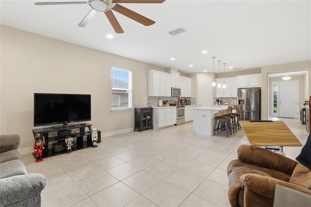 En Venta: $464,998 (3 camas, 2 baños, 2240 Pies cuadrados)