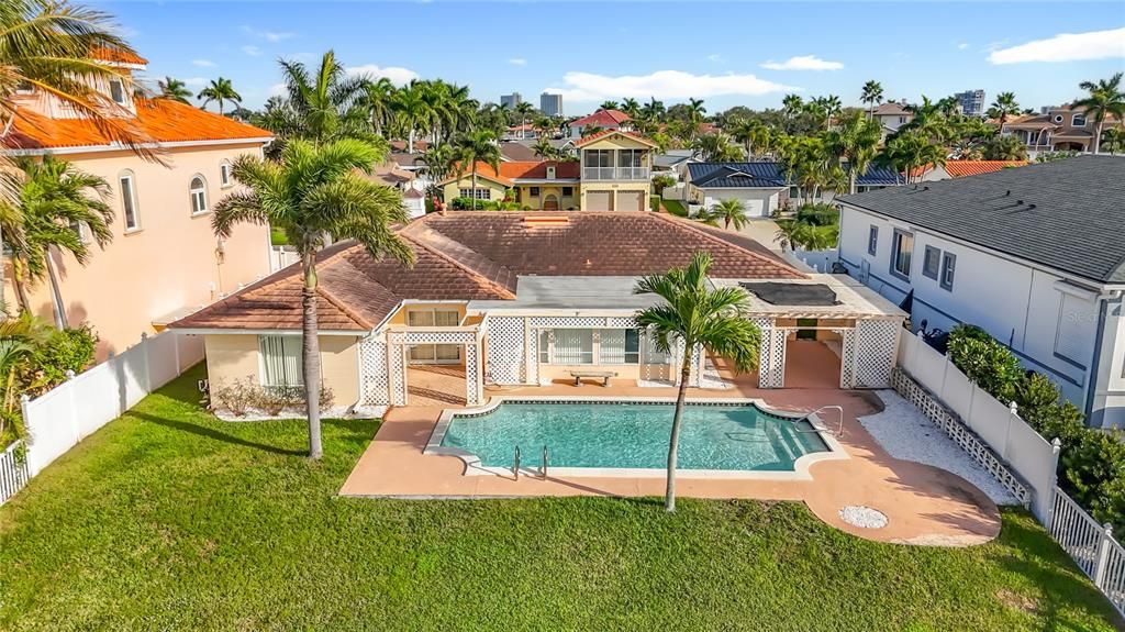 En Venta: $1,275,000 (0.21 acres)