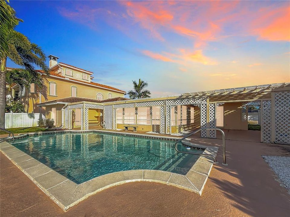 En Venta: $1,275,000 (0.21 acres)