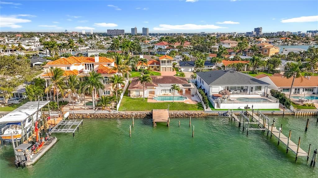 En Venta: $1,275,000 (0.21 acres)