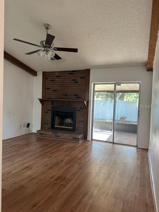 На продажу: $200,000 (1 спален, 1 ванн, 624 Квадратных фут)