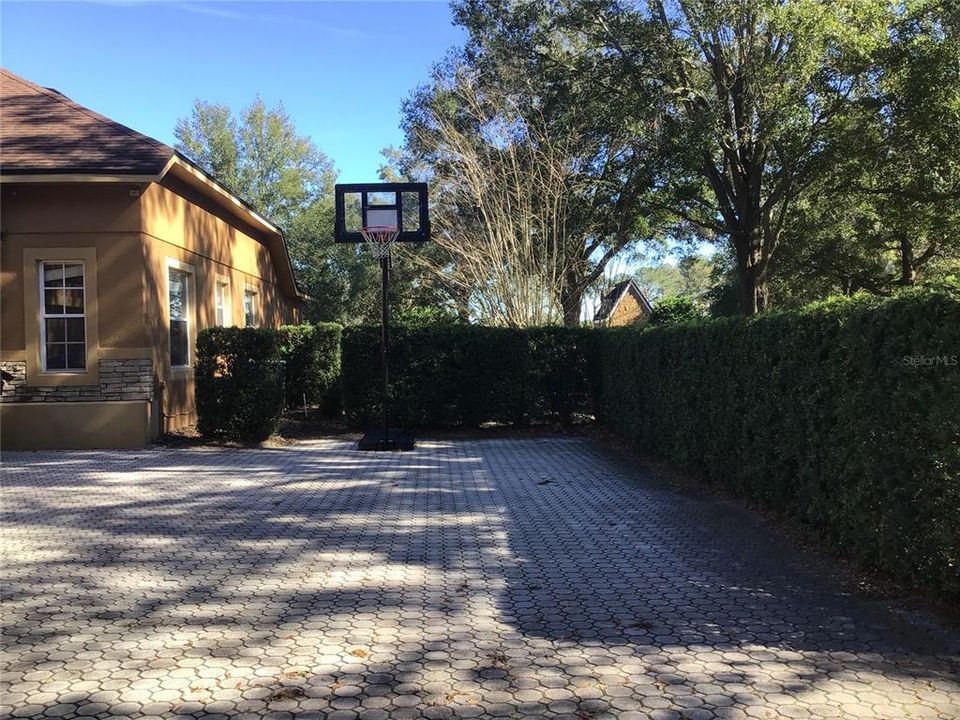 For Rent: $4,332 (4 beds, 3 baths, 2738 Square Feet)