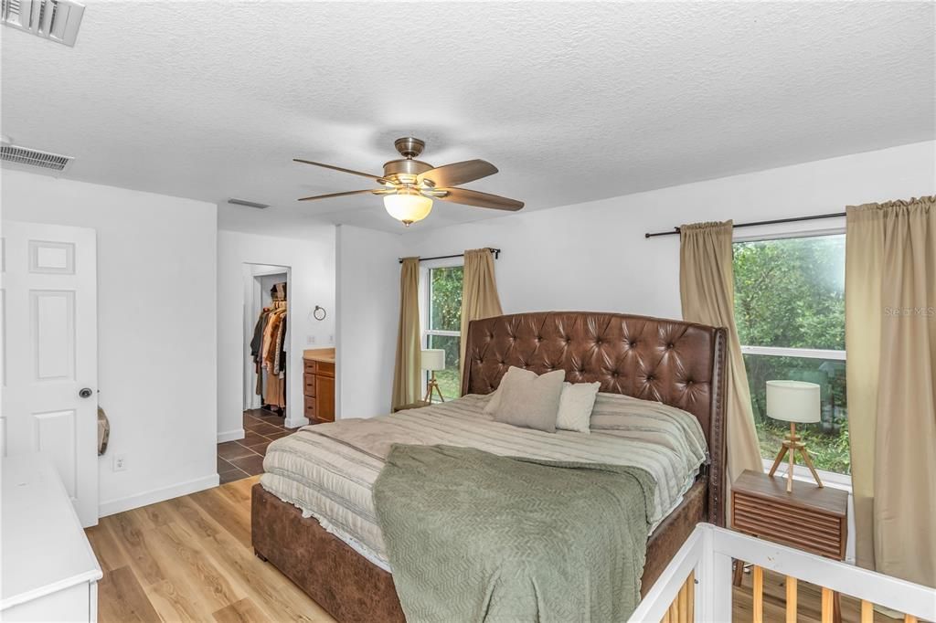 En Venta: $379,500 (4 camas, 2 baños, 1760 Pies cuadrados)