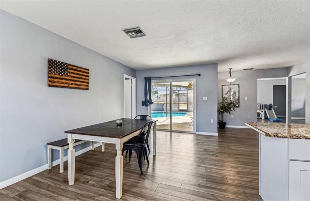 En Venta: $374,900 (3 camas, 2 baños, 1828 Pies cuadrados)