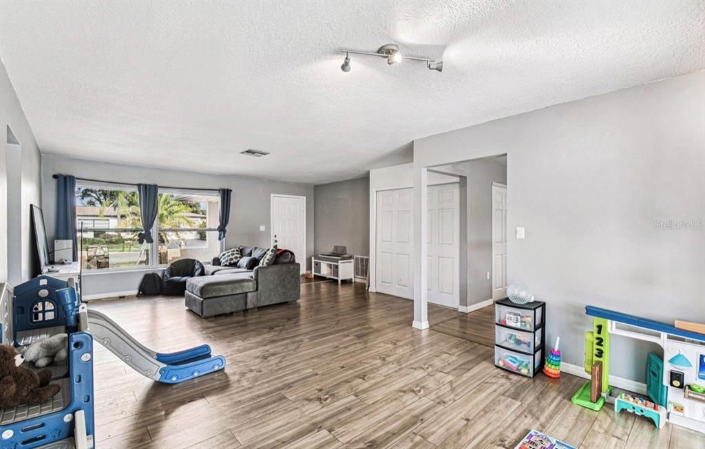 En Venta: $374,900 (3 camas, 2 baños, 1828 Pies cuadrados)