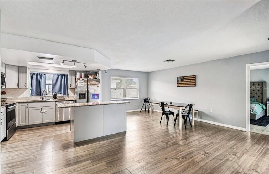 En Venta: $374,900 (3 camas, 2 baños, 1828 Pies cuadrados)