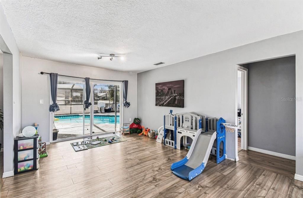 En Venta: $374,900 (3 camas, 2 baños, 1828 Pies cuadrados)