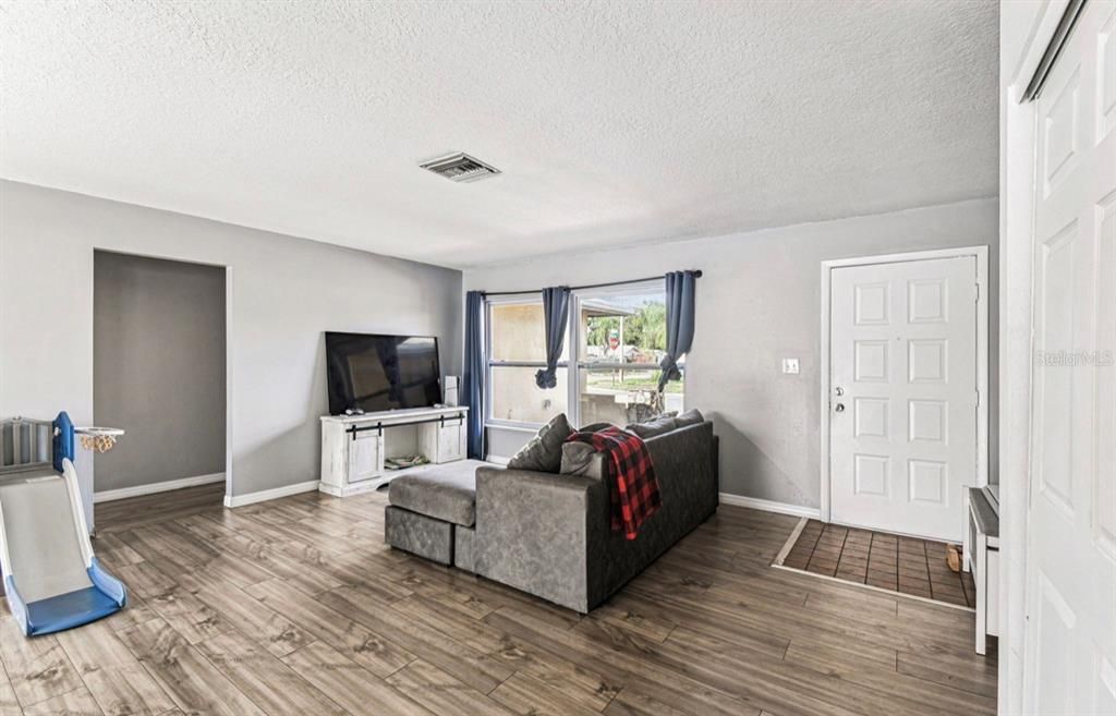 En Venta: $374,900 (3 camas, 2 baños, 1828 Pies cuadrados)