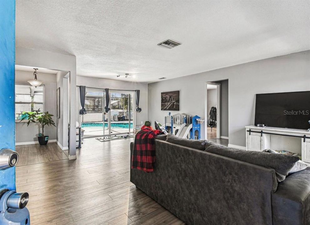 En Venta: $374,900 (3 camas, 2 baños, 1828 Pies cuadrados)