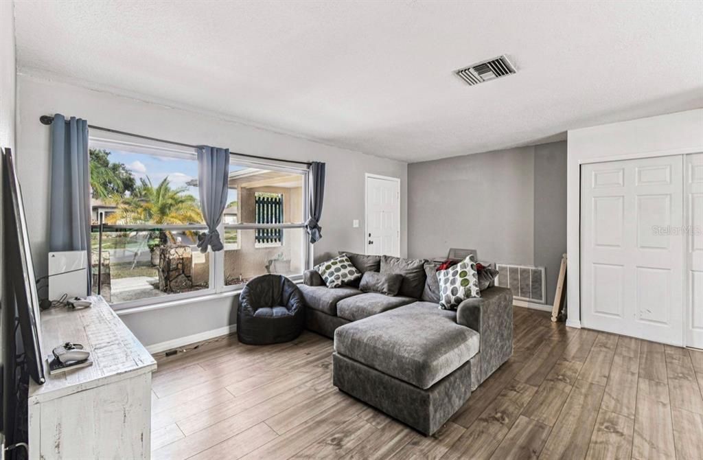 En Venta: $374,900 (3 camas, 2 baños, 1828 Pies cuadrados)