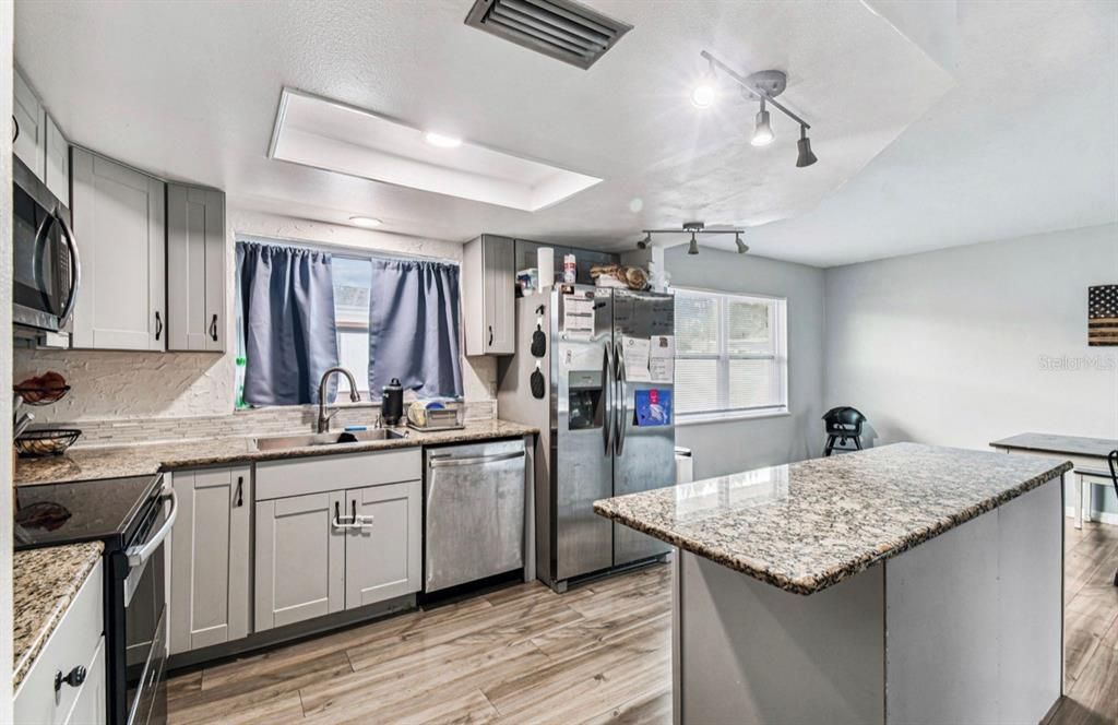 En Venta: $374,900 (3 camas, 2 baños, 1828 Pies cuadrados)