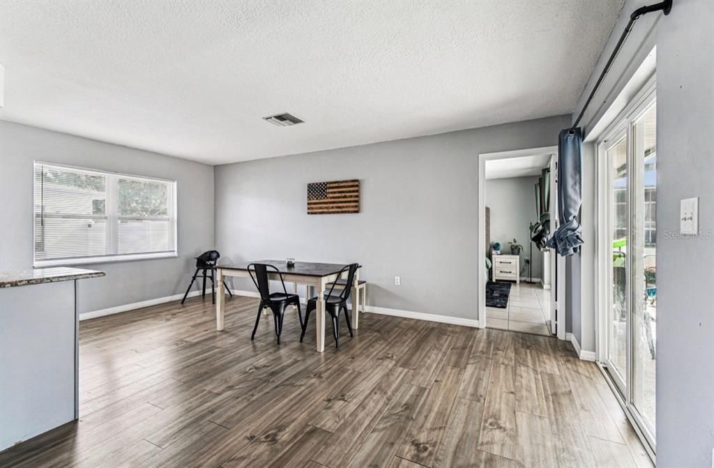 En Venta: $374,900 (3 camas, 2 baños, 1828 Pies cuadrados)