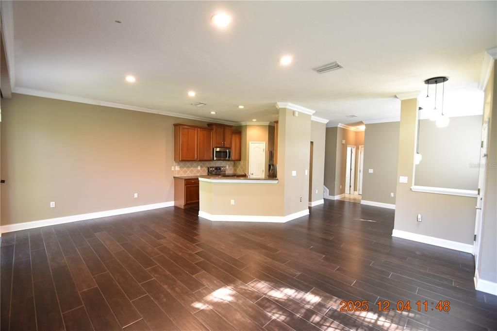 For Rent: $2,050 (3 beds, 2 baths, 1864 Square Feet)