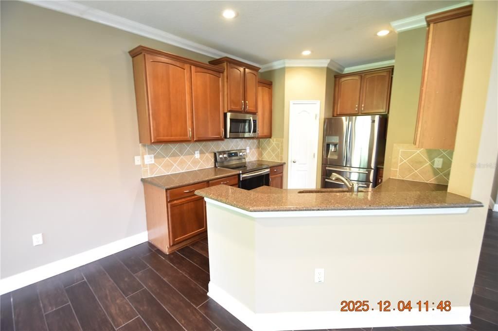 For Rent: $2,050 (3 beds, 2 baths, 1864 Square Feet)