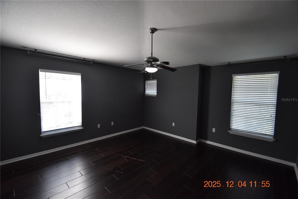 For Rent: $2,050 (3 beds, 2 baths, 1864 Square Feet)