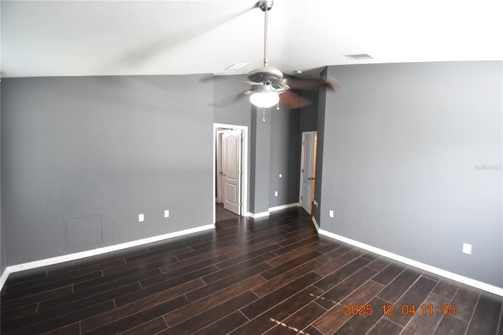For Rent: $2,050 (3 beds, 2 baths, 1864 Square Feet)