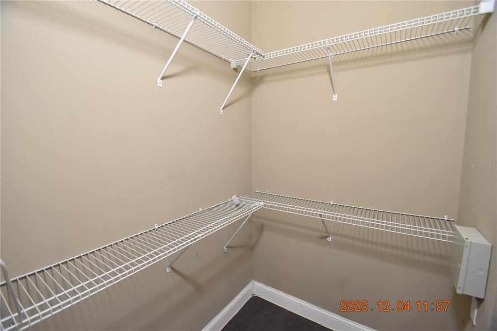 For Rent: $2,050 (3 beds, 2 baths, 1864 Square Feet)