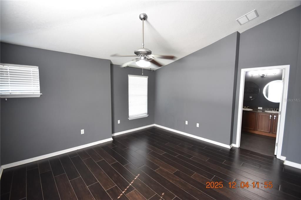 For Rent: $2,050 (3 beds, 2 baths, 1864 Square Feet)