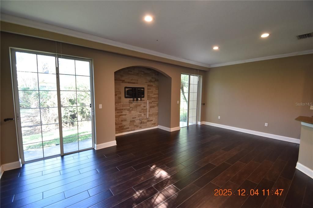 For Rent: $2,050 (3 beds, 2 baths, 1864 Square Feet)