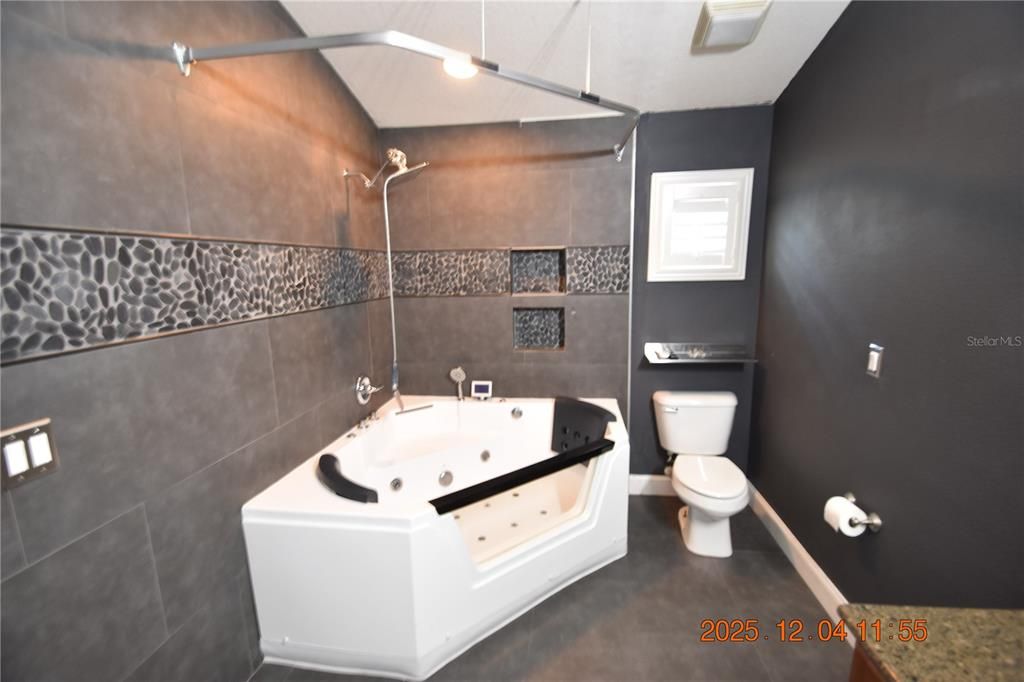 For Rent: $2,050 (3 beds, 2 baths, 1864 Square Feet)