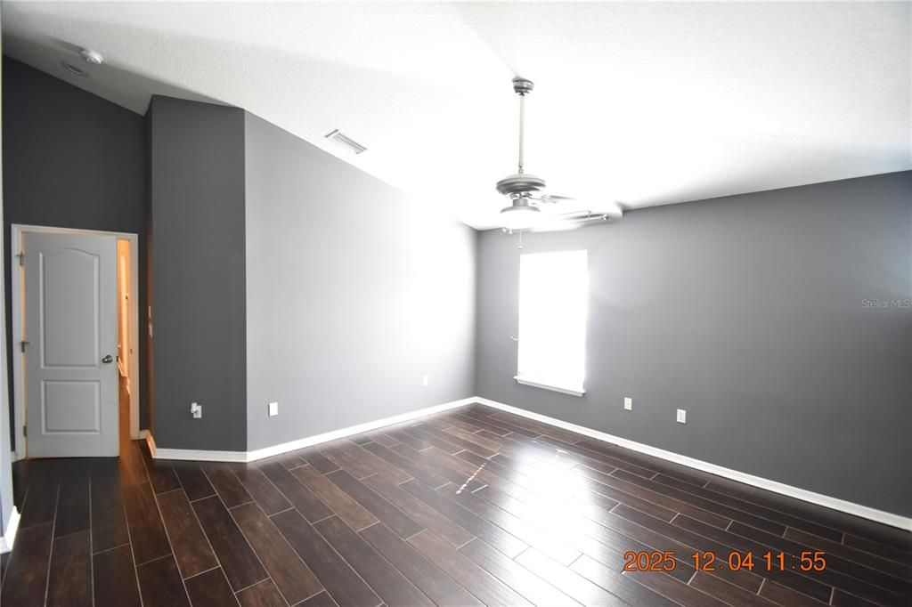 For Rent: $2,050 (3 beds, 2 baths, 1864 Square Feet)