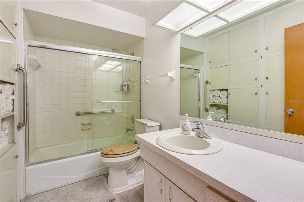 В аренду: $2,800 (4 спален, 2 ванн, 1898 Квадратных фут)