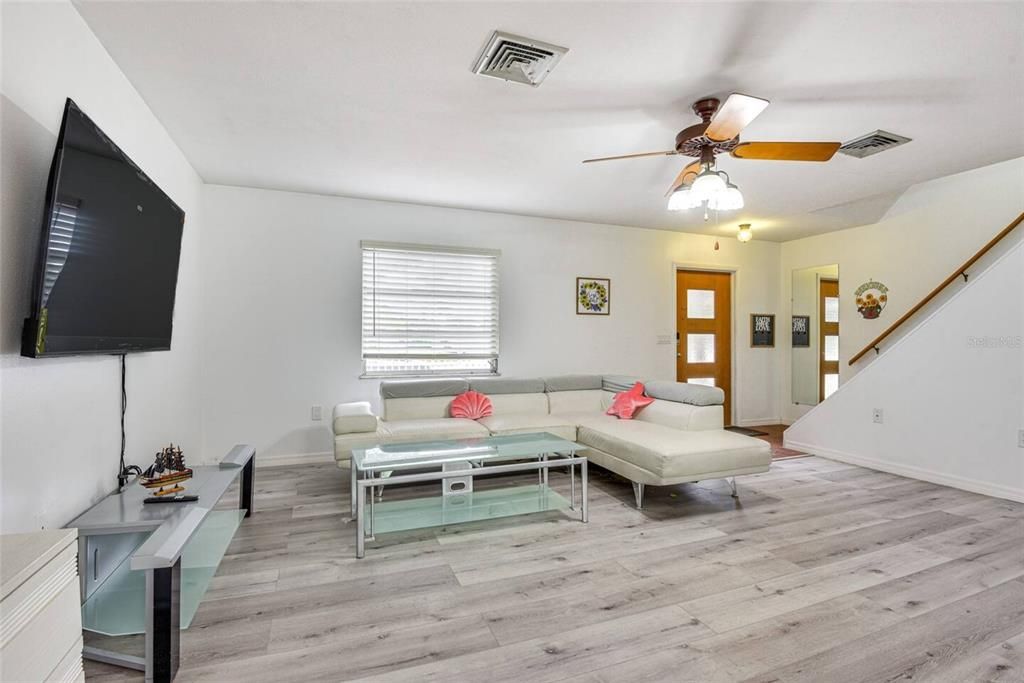 В аренду: $2,800 (4 спален, 2 ванн, 1898 Квадратных фут)