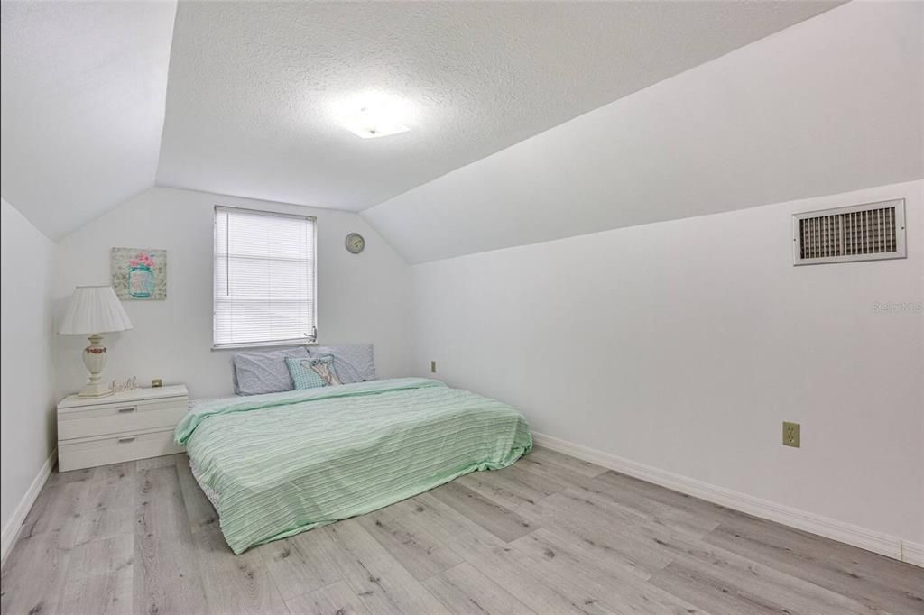 В аренду: $2,800 (4 спален, 2 ванн, 1898 Квадратных фут)