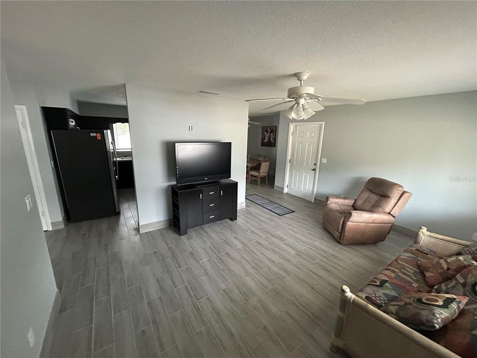 For Rent: $1,600 (2 beds, 1 baths, 1111 Square Feet)