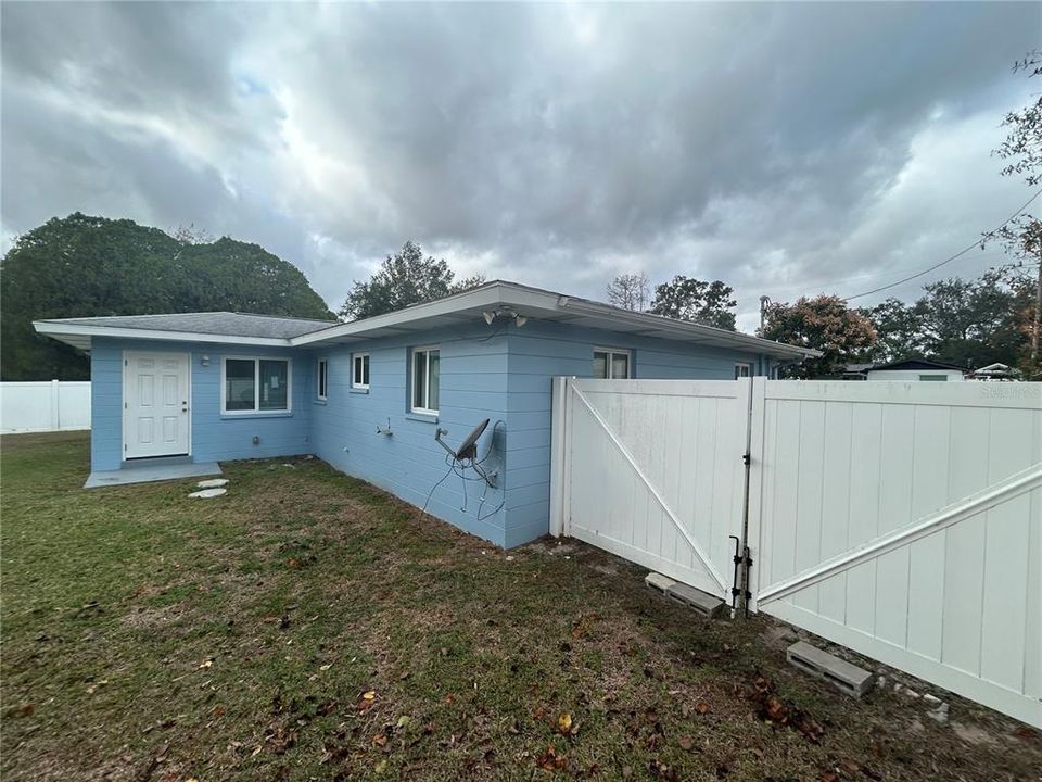 For Rent: $1,600 (2 beds, 1 baths, 1111 Square Feet)