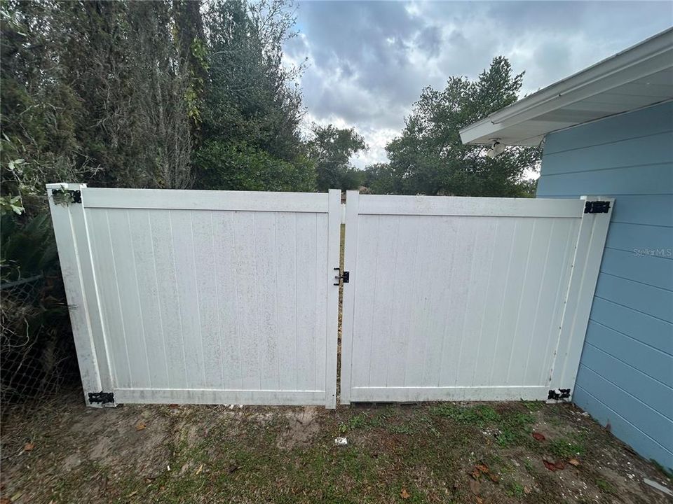 For Rent: $1,600 (2 beds, 1 baths, 1111 Square Feet)