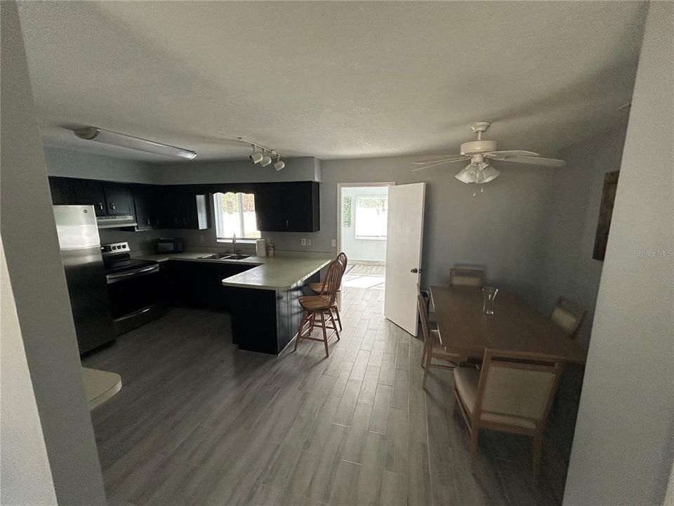 For Rent: $1,600 (2 beds, 1 baths, 1111 Square Feet)