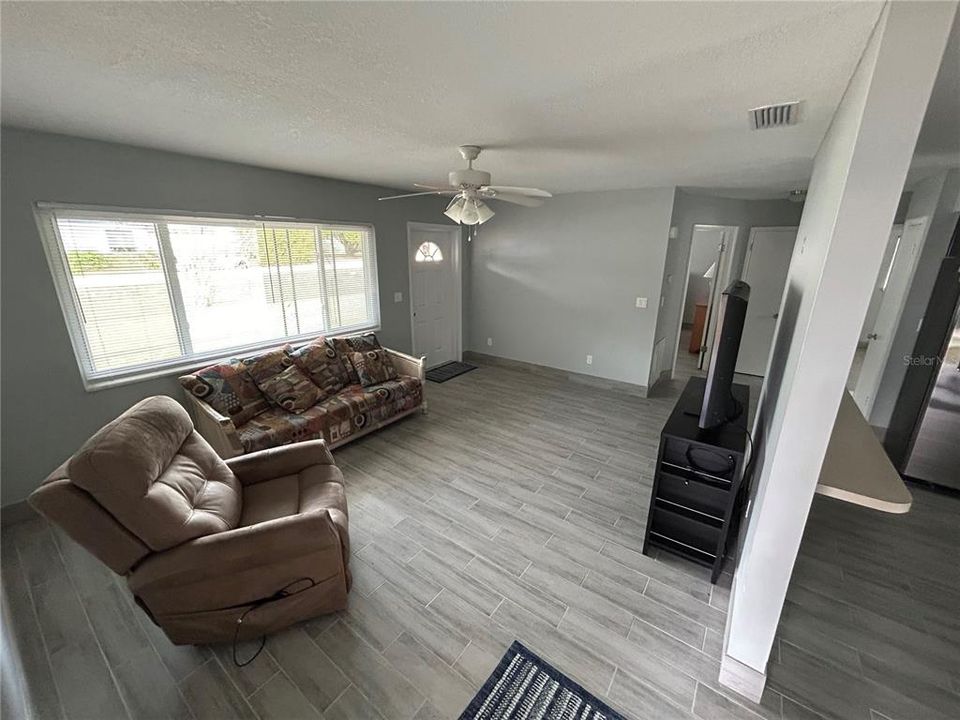 For Rent: $1,600 (2 beds, 1 baths, 1111 Square Feet)