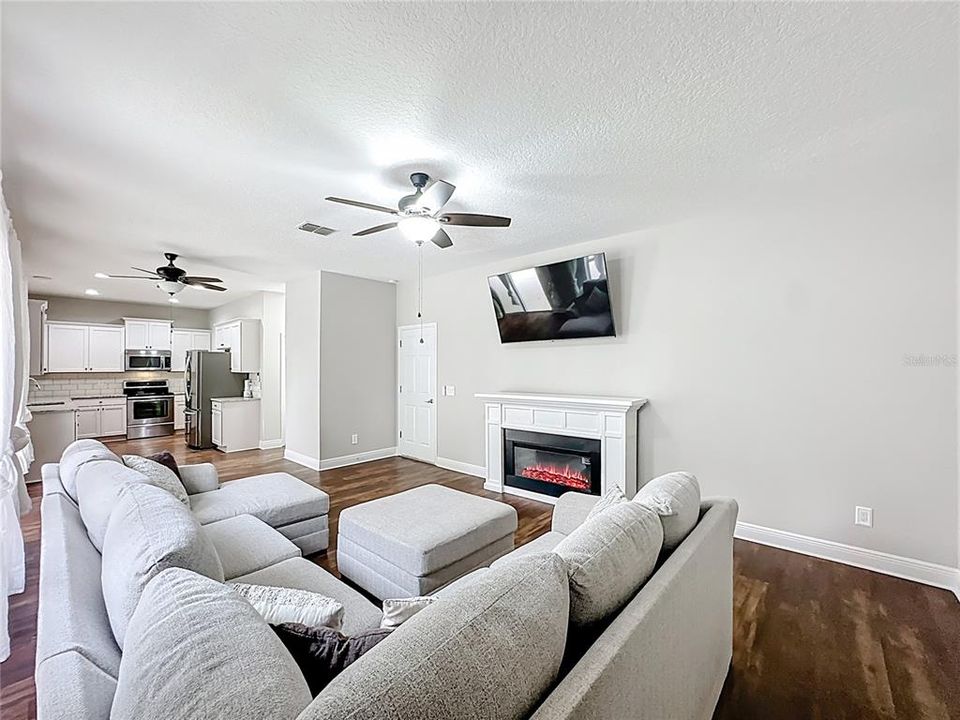 待售: $554,500 (4 贝兹, 2 浴室, 2550 平方英尺)