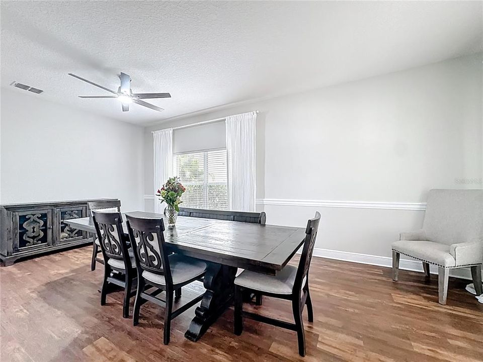 待售: $554,500 (4 贝兹, 2 浴室, 2550 平方英尺)