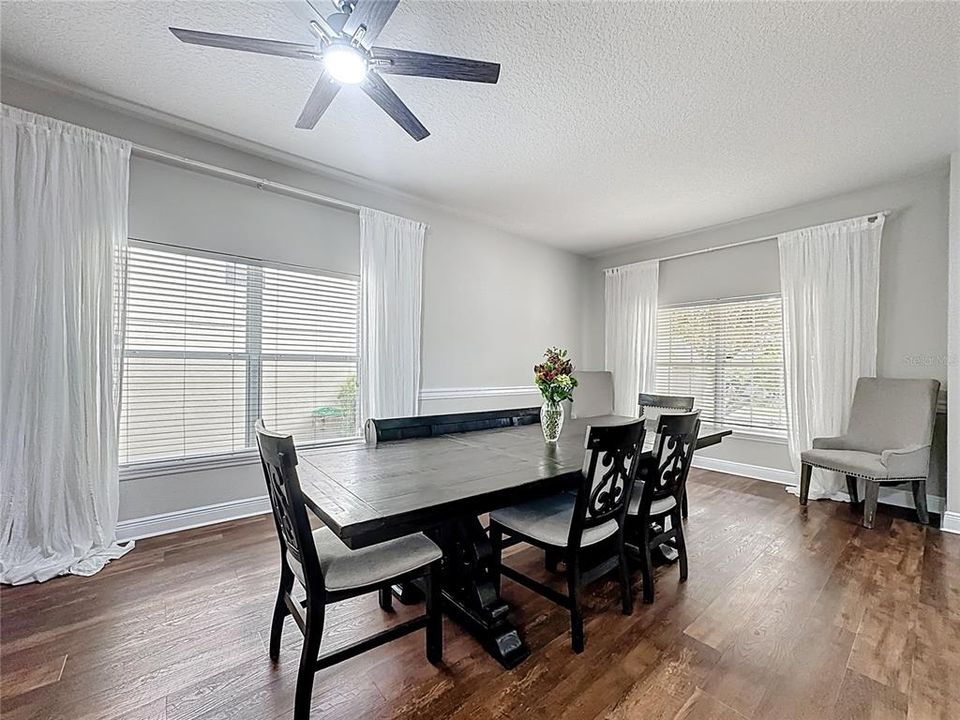 待售: $554,500 (4 贝兹, 2 浴室, 2550 平方英尺)