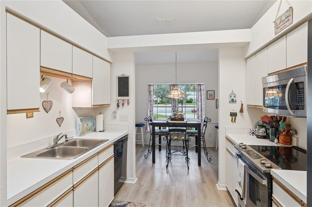 For Sale: $265,000 (2 beds, 2 baths, 1478 Square Feet)