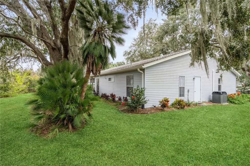 For Sale: $265,000 (2 beds, 2 baths, 1478 Square Feet)