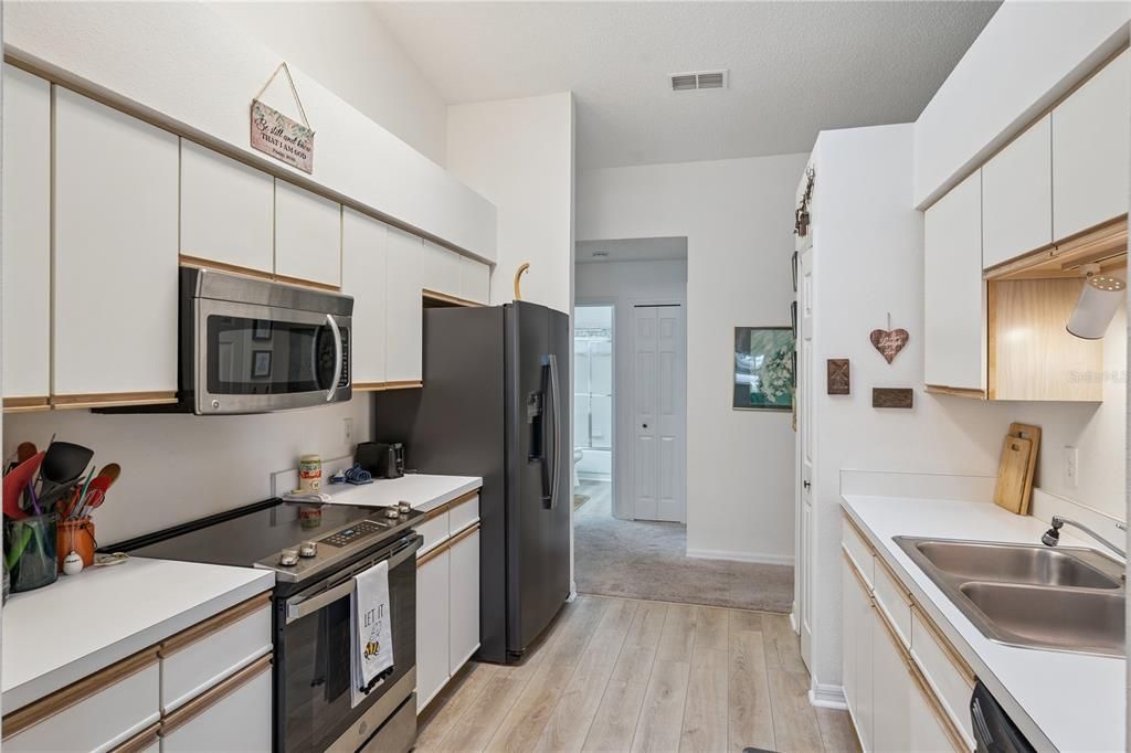 For Sale: $265,000 (2 beds, 2 baths, 1478 Square Feet)