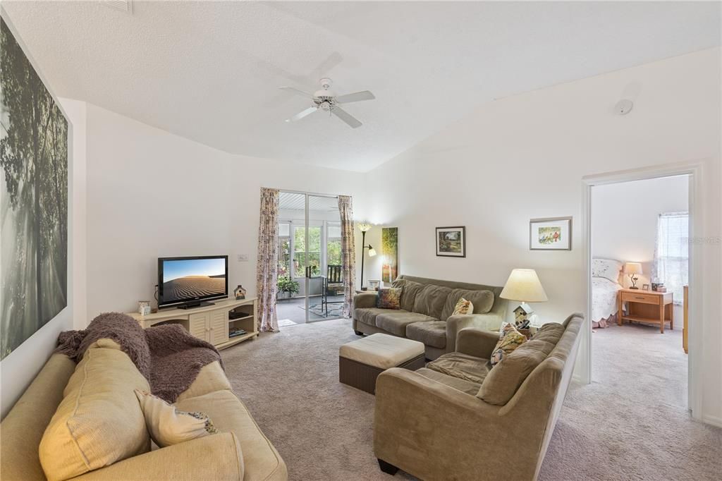 For Sale: $265,000 (2 beds, 2 baths, 1478 Square Feet)