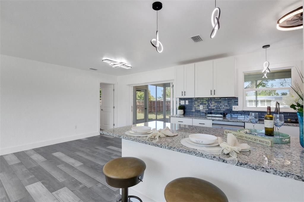 En Venta: $355,000 (2 camas, 2 baños, 1050 Pies cuadrados)